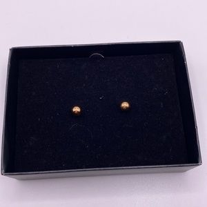 Gold round earrings.